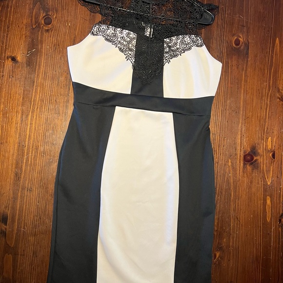 VENUS Women’s SIZE LARGE Black and White Lace Midi Dress - Picture 1 of 3